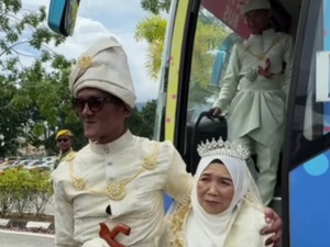 Cinta Tak Dibatasi Usia, Nenek 70 Tahun Menikahi Pria Usia 47 di Pernikahan Massal
