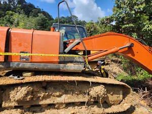 Penambang Emas Ilegal di Sungai Kelian Kubar Ditangkap, Ekskavator Disita