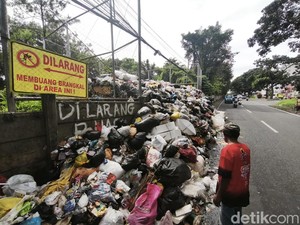 Sanksi Menanti Warga Bandung yang Buang Sampah Sembarangan
