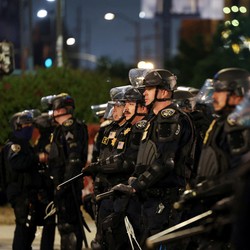 Los Angeles AS Masih Mencekam, Jam Malam Diperpanjang