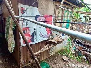 Pilu Trewu, Eks Sinden Hidup di Rumah Berdinding Triplek-Beratap Spanduk