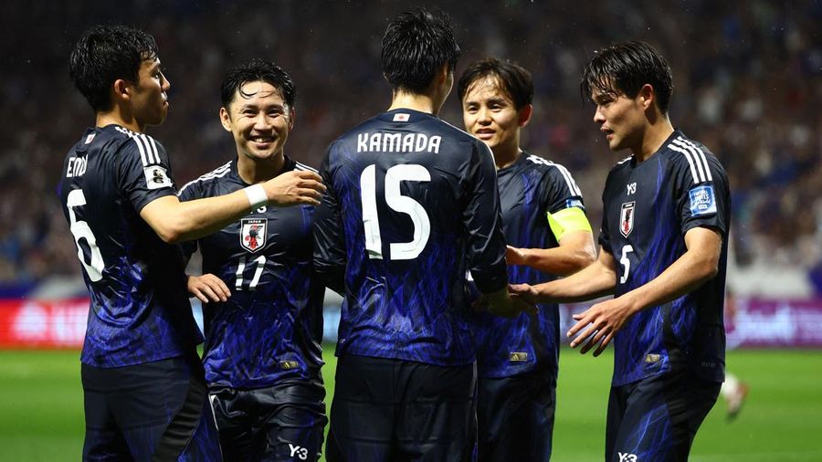 Shuto Machino dari Jepang mencetak gol kelima mereka dalam Kualifikasi AFC Grup C di Stadion Kota Suita, Suita, Jepang, Selasa (10/6/2025). (REUTERS/Issei Kato)