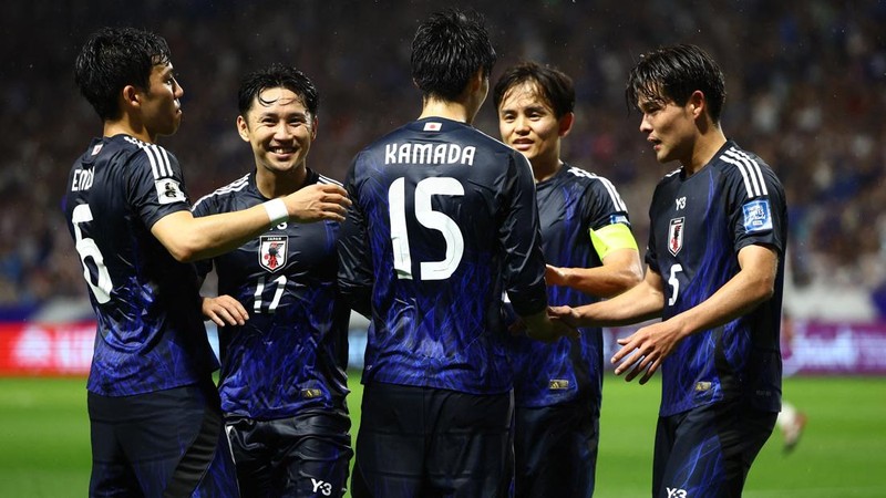 Shuto Machino dari Jepang mencetak gol kelima mereka dalam Kualifikasi AFC Grup C di Stadion Kota Suita, Suita, Jepang, Selasa (10/6/2025). (REUTERS/Issei Kato)