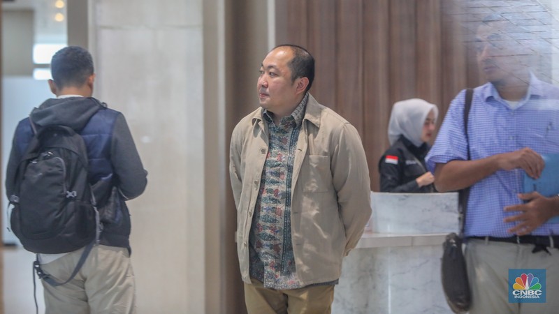 Direktur Utama PT Sri Rejeki Isman Tbk. (2005-2022) atau Sritex, Iwan Kurniawan Lukminto tiba di Gedung Pidsus, Kejaksaan Agung (Kejagung), Jakarta, Selasa (10/6/2025). Direktur Utama PT Sri Rejeki Isman Tbk. (2005-2022) atau Sritex, Iwan Kurniawan Lukminto tiba di Gedung Pidsus, Kejaksaan Agung (Kejagung), Jakarta, Selasa (10/6/2025). (CNBC Indonesia/Faisal Rahman)