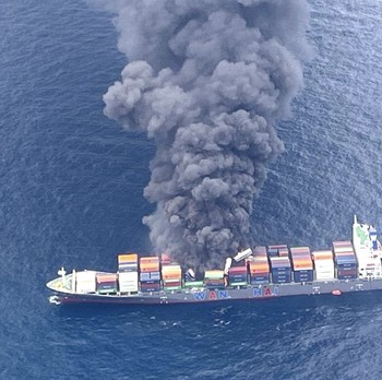 Potret Kapal Kargo Tetangga RI Meledak di Lepas Pantai India