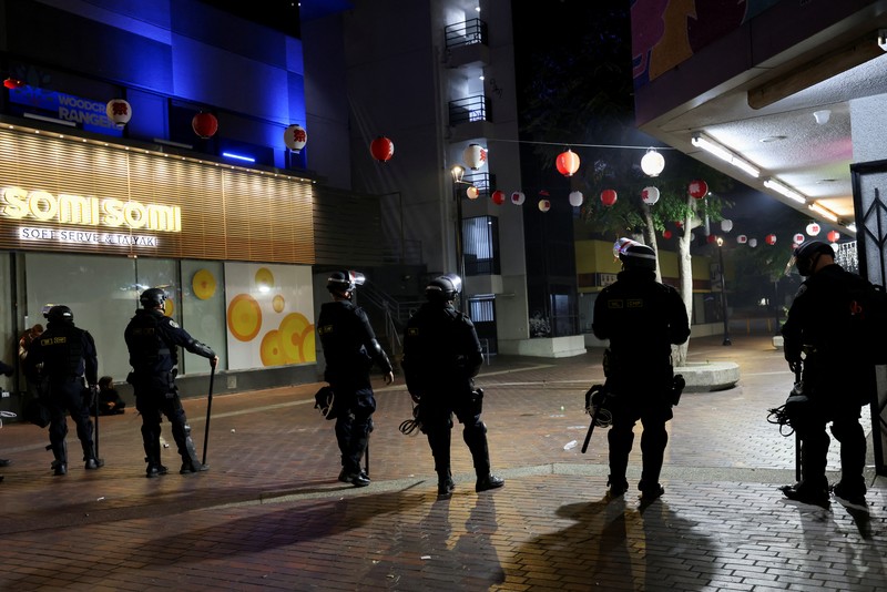 Komando Utara Amerika Serikat (US Northern Command/USNORTHCOM), menyatakan sekitar 1.700 personel Garda Nasional sudah dikerahkan untuk meredam demonstrasi di Los Angeles, California. (REUTERS/Aude Guerrucci) Komando Utara Amerika Serikat (US Northern Command/USNORTHCOM), menyatakan sekitar 1.700 personel Garda Nasional sudah dikerahkan untuk meredam demonstrasi di Los Angeles, California. (REUTERS/Aude Guerrucci)