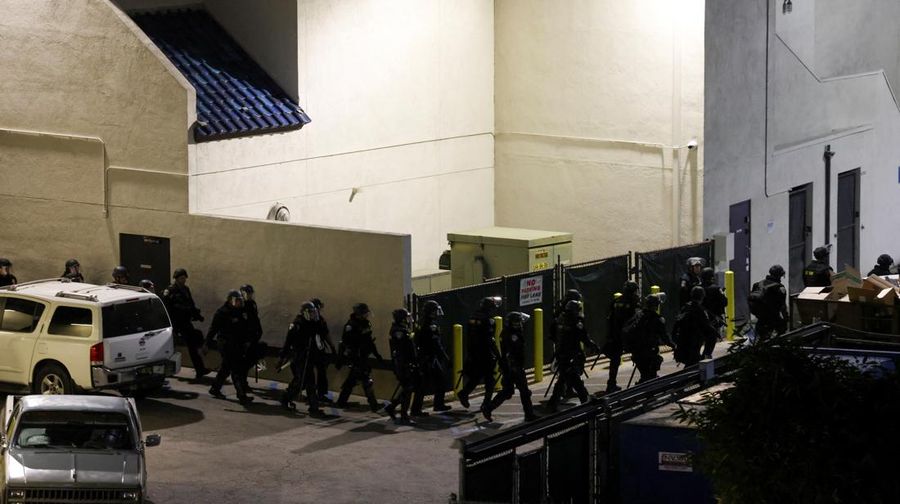 Komando Utara Amerika Serikat (US Northern Command/USNORTHCOM), menyatakan sekitar 1.700 personel Garda Nasional sudah dikerahkan untuk meredam demonstrasi di Los Angeles, California. (REUTERS/Aude Guerrucci) Komando Utara Amerika Serikat (US Northern Command/USNORTHCOM), menyatakan sekitar 1.700 personel Garda Nasional sudah dikerahkan untuk meredam demonstrasi di Los Angeles, California. (REUTERS/Aude Guerrucci)