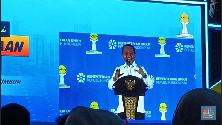Menteri ESDM Bahlil Lahadalia dalam acara Peringatan Hari Kewirausahaan Nasional, di Smesco Jakarta, Selasa(10/6/2025). (CNBC Indonesia/Martyasari Rizky)