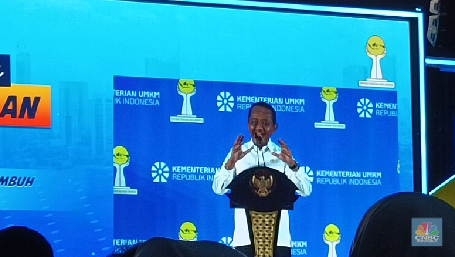 Menteri ESDM Bahlil Lahadalia dalam acara Peringatan Hari Kewirausahaan Nasional, di Smesco Jakarta, Selasa(10/6/2025). (CNBC Indonesia/Martyasari Rizky)