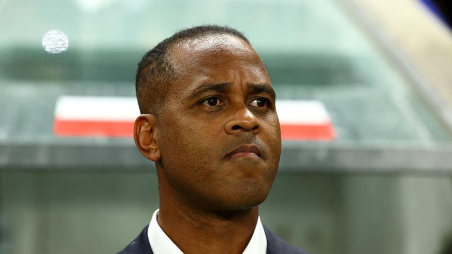 Pelatih Indonesia Patrick Kluivert dalam Kualifikasi AFC Grup C di Stadion Kota Suita, Suita, Jepang, Selasa (10/6/2025). (REUTERS/Issei Kato)