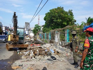 Satpol PP Bogor Tertibkan 142 Bangunan Liar di Citeureup dan Babakan Madang