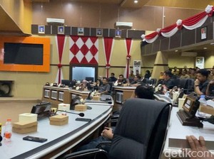 Paripurna DPRD Parepare Banjir Kritik ke Pemkot soal Relokasi PKL-Timses