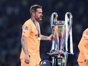 Scott Carson di Man City: Main 2 Kali, Menang 11 Trofi