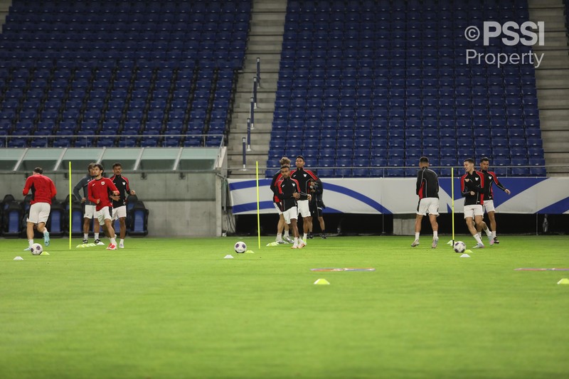 Timnas Indonesia menjalani sesi latihan terakhir jelang laga penutup Grup C babak ketiga Kualifikasi Piala Dunia 2026 melawan Jepang. Latihan digelar di Stadion Suita City, Selasa (10/6/2025), di bawah pengawasan langsung pelatih kepala Patrick Kluivert. Timnas Indonesia menjalani sesi latihan terakhir jelang laga penutup Grup C babak ketiga Kualifikasi Piala Dunia 2026 melawan Jepang. Latihan digelar di Stadion Suita City, Selasa (10/6/2025), di bawah pengawasan langsung pelatih kepala Patrick Kluivert. (Dok. PSSI)