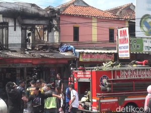 Warung Kelontong di Jatinangor Sumedang Terbakar, Lalin Sempat Macet