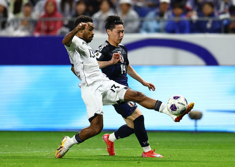 Shuto Machino dari Jepang mencetak gol kelima mereka dalam Kualifikasi AFC Grup C di Stadion Kota Suita, Suita, Jepang, Selasa (10/6/2025). (REUTERS/Issei Kato)