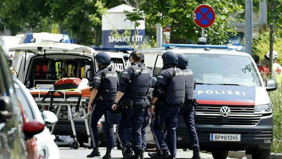 Policemen are seen in a street close to a school where, according to reports, several people died in a shooting, on June 10, 2025 in Graz, southeastern Austria. Several people died in a school shooting, including the attacker, Austrian broadcaster ORF quoted the interior ministry as saying. (Photo by ERWIN SCHERIAU / APA / AFP) / Austria OUT