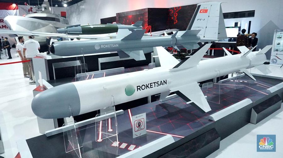 Pameran industri pertahanan internasional Indo Defence Expo & Forum 2025 di JIEXPO Kemayoran, Jakarta, Rabu (11/6/2025). (CNBC Indonesia/Muhammad Ssabki)