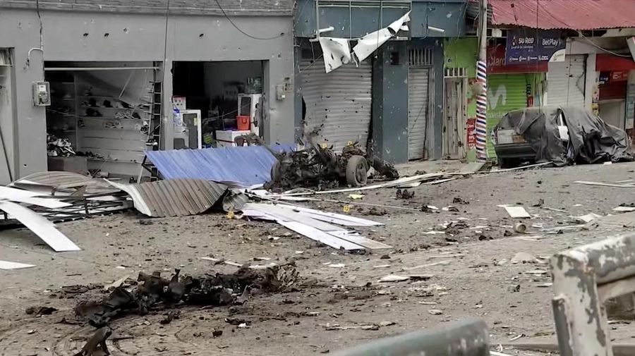 Kekerasan di Kolombia berubah menjadi lebih serius pada hari Selasa (10/6/2025) setelah serangkaian serangan bom mengguncang yang kemungkinan terkait dengan kelompok gerilya pembangkang FARC yang menyebabkan sedikitnya tujuh penyebab. (Tangkapan Layar Video Reuters/)