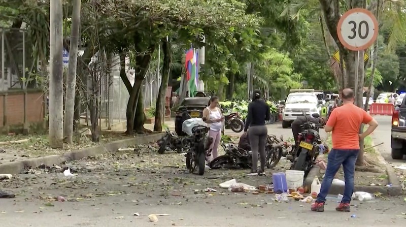 Kekerasan di Kolombia berubah menjadi lebih serius pada hari Selasa (10/6/2025) setelah serangkaian serangan bom mengguncang yang kemungkinan terkait dengan kelompok gerilya pembangkang FARC yang menyebabkan sedikitnya tujuh penyebab. Kekerasan di Kolombia berubah menjadi lebih serius pada hari Selasa (10/6/2025) setelah serangkaian serangan bom mengguncang yang kemungkinan terkait dengan kelompok gerilya pembangkang FARC yang menyebabkan sedikitnya tujuh penyebab. (Tangkapan Layar Video Reuters/)