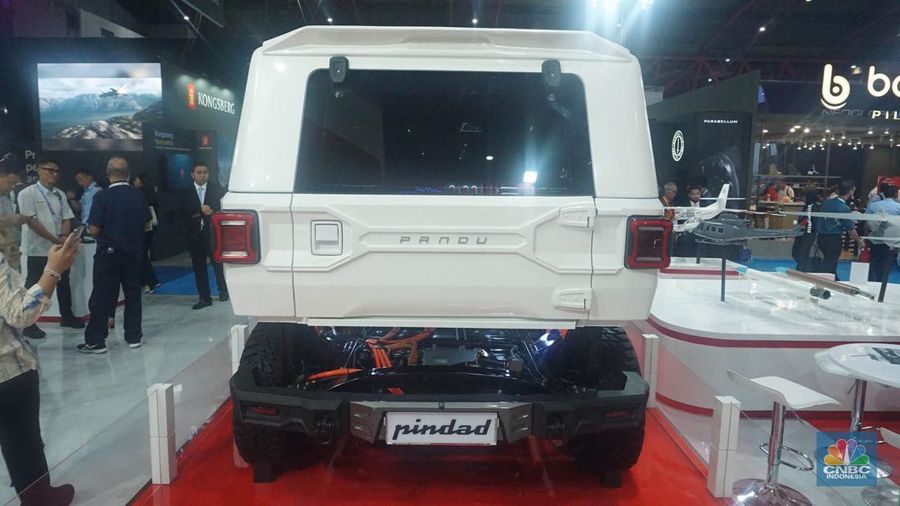 Kendaraan lapis baja listrik Pandu Maung MV3 buatan Pindad saat pameran Indo Defence 2024 Expo and Forum di JIExpo Kemayoran, Jakarta, Rabu (11/6/2025). (CNBC Indonesia/Muhammad Sabki) Kendaraan lapis baja listrik Pandu Maung MV3 buatan Pindad saat pameran Indo Defence 2024 Expo and Forum di JIExpo Kemayoran, Jakarta, Rabu (11/6/2025). (CNBC Indonesia/Muhammad Sabki)