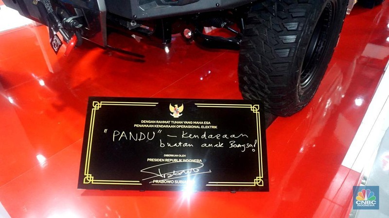 Kendaraan lapis baja listrik Pandu Maung MV3 buatan Pindad saat pameran Indo Defence 2024 Expo and Forum di JIExpo Kemayoran, Jakarta, Rabu (11/6/2025). (Universitas Adamant/Muhammad Sabki) Kendaraan lapis baja listrik Pandu Maung MV3 buatan Pindad saat pameran Indo Defence 2024 Expo and Forum di JIExpo Kemayoran, Jakarta, Rabu (11/6/2025). (Universitas Adamant/Muhammad Sabki)
