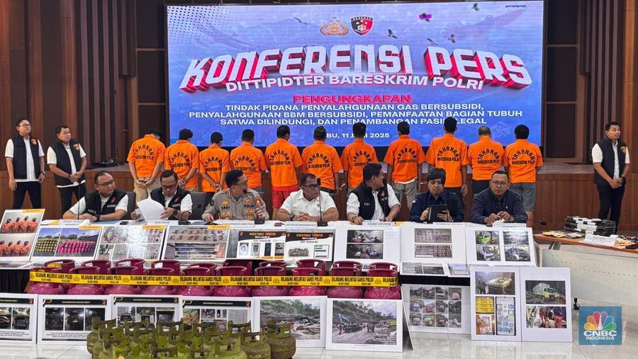 Konferensi pers Bareskrim Polri kasus penyalahgunaan LPG dan BBM subsidi, pemanfaatan sisik trenggiling, dan penambangan ilegal, Rabu (11/6/2025). (CNBC Indonesia/Firda Dwi Muliawati)