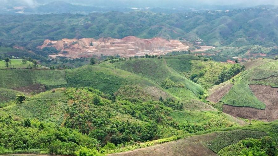 Limbah beracun dari tambang tanpa izin di Myanmar mengalir ke sungai-sungai di sebrang perbatasan yang merupakan wilayah Thailand. (Manan VATSYAYANA / AFP) Limbah beracun dari tambang tanpa izin di Myanmar mengalir ke sungai-sungai di sebrang perbatasan yang merupakan wilayah Thailand. (Manan VATSYAYANA / AFP)