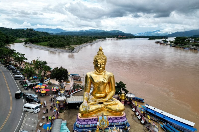 Limbah beracun dari tambang tanpa izin di Myanmar mengalir ke sungai-sungai di sebrang perbatasan yang merupakan wilayah Thailand. (Manan VATSYAYANA / AFP) Limbah beracun dari tambang tanpa izin di Myanmar mengalir ke sungai-sungai di sebrang perbatasan yang merupakan wilayah Thailand. (Manan VATSYAYANA / AFP)