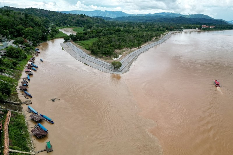 Limbah beracun dari tambang tanpa izin di Myanmar mengalir ke sungai-sungai di sebrang perbatasan yang merupakan wilayah Thailand. (Manan VATSYAYANA / AFP)