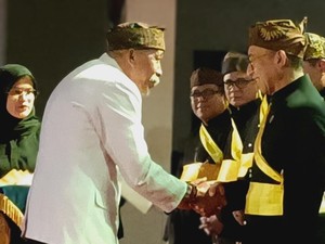 Fadli Zon Jadi Warga Kehormatan Suku Tengger Saat Resepsi Yadnya Kasada