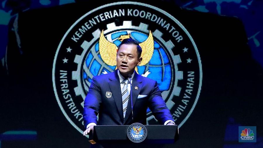 Menteri Koordinator Bidang Infrastruktur dan Pembangunan Kewilayahan (Menko IPK), Agus Harimurti Yudhoyono saat memberi sambutan di acara pembukaan International Conference on Infrastructure/ICI 2025, di JICC, Jakarta, Rabu (11/6/2025). (CNBC Indonesia/Muhammad Sabki)