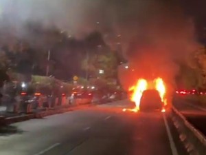 Awas Macet, Ada Mobil Terbakar di Jalan S Parman Slipi Arah Tomang