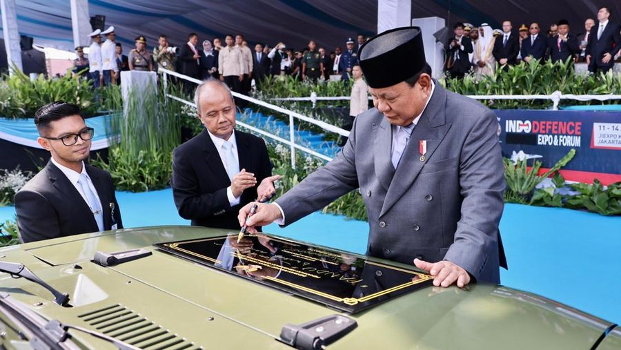 Kendaraan lapis baja listrik Pandu Maung MV3 buatan Pindad saat pameran Indo Defence 2024 Expo and Forum di JIExpo Kemayoran, Jakarta, Rabu (11/6/2025). (CNBC Indonesia/Muhammad Sabki) Kendaraan lapis baja listrik Pandu Maung MV3 buatan Pindad saat pameran Indo Defence 2024 Expo and Forum di JIExpo Kemayoran, Jakarta, Rabu (11/6/2025). (CNBC Indonesia/Muhammad Sabki)