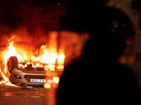 Negara Eropa Ini Panas, Rumah & Mobil Dibakar Massa dalam Kerusuhan