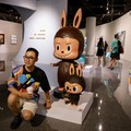 Penampakan Labubu Manusia yang Laku Rp2,5 Miliar