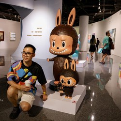 Penampakan Labubu Manusia yang Laku Rp2,5 Miliar