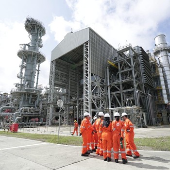 Intip Kilang Gas Terbesar RI di Papua Barat