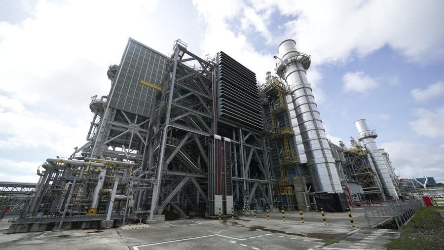 Suasana Kilang LNG Tangguh yang dioperasikan oleh BP Berau Ltd, di Teluk Bintuni, Papua Barat, Selasa (10/6/2025). (Dok. Kementerian ESDM)