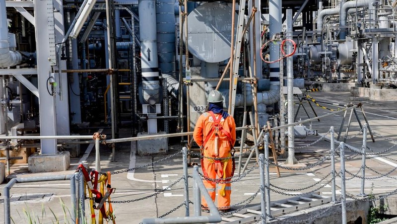 Suasana Kilang LNG Tangguh yang dioperasikan oleh BP Berau Ltd, di Teluk Bintuni, Papua Barat, Selasa (10/6/2025). (Dok. Kementerian ESDM)