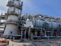 Suasana Kilang LNG Tangguh yang dioperasikan oleh BP Berau Ltd, di Teluk Bintuni, Papua Barat, Selasa (10/6/2025). (Dok. Kementerian ESDM)