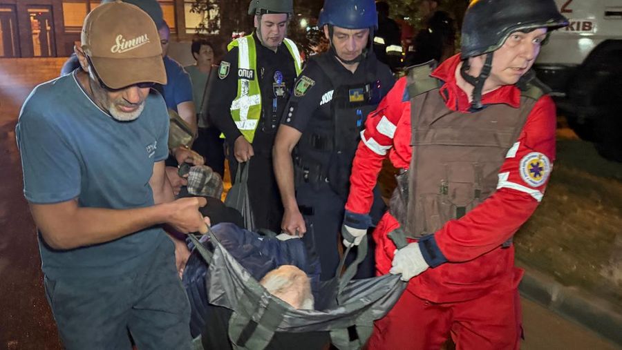 Suasana pasca serangan pesawat nirawak Rusia, di tengah serangan Rusia terhadap Ukraina, di Kharkiv, Ukraina, Rabu (11/6/2025). (THE KHARKIV REGION/Handout via REUTERS) Suasana pasca serangan pesawat nirawak Rusia, di tengah serangan Rusia terhadap Ukraina, di Kharkiv, Ukraina, Rabu (11/6/2025). (THE KHARKIV REGION/Handout via REUTERS)