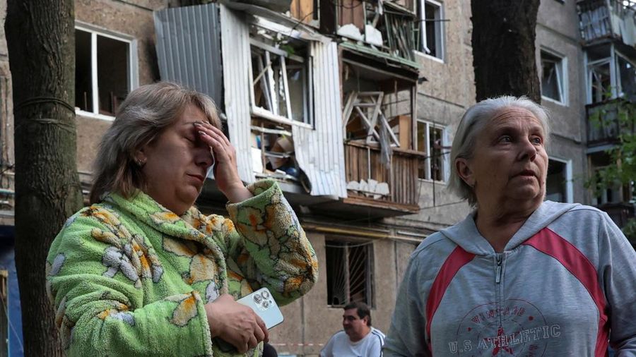 Suasana pasca serangan pesawat nirawak Rusia, di tengah serangan Rusia terhadap Ukraina, di Kharkiv, Ukraina, Rabu (11/6/2025). (THE KHARKIV REGION/Handout via REUTERS)