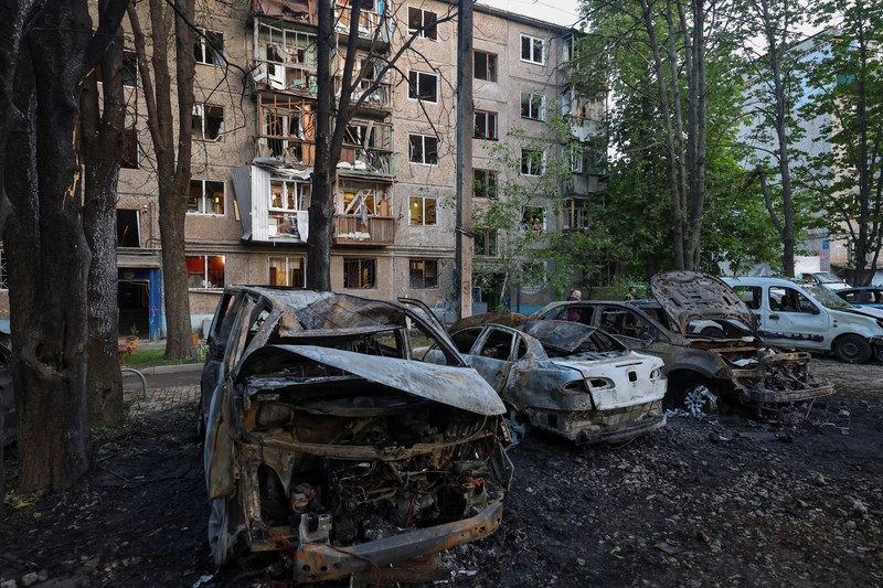 Suasana pasca serangan pesawat nirawak Rusia, di tengah serangan Rusia terhadap Ukraina, di Kharkiv, Ukraina, Rabu (11/6/2025). (THE KHARKIV REGION/Handout via REUTERS) Suasana pasca serangan pesawat nirawak Rusia, di tengah serangan Rusia terhadap Ukraina, di Kharkiv, Ukraina, Rabu (11/6/2025). (THE KHARKIV REGION/Handout via REUTERS)