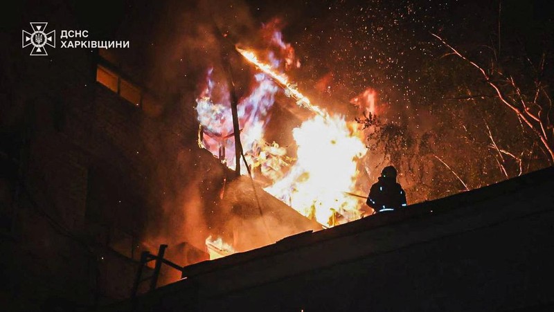 Suasana pasca serangan pesawat nirawak Rusia, di tengah serangan Rusia terhadap Ukraina, di Kharkiv, Ukraina, Rabu (11/6/2025). (THE KHARKIV REGION/Handout via REUTERS)