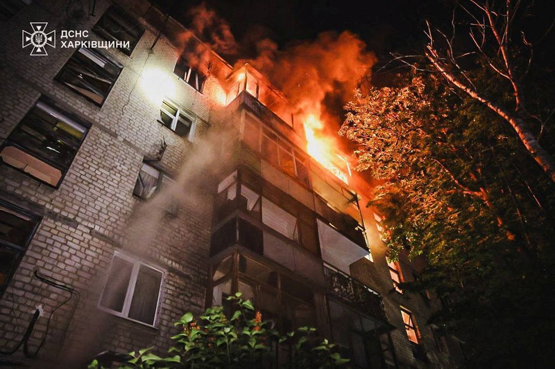 Suasana pasca serangan pesawat nirawak Rusia, di tengah serangan Rusia terhadap Ukraina, di Kharkiv, Ukraina, Rabu (11/6/2025). (THE KHARKIV REGION/Handout via REUTERS)