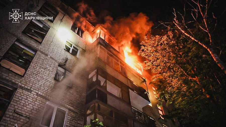 Suasana pasca serangan pesawat nirawak Rusia, di tengah serangan Rusia terhadap Ukraina, di Kharkiv, Ukraina, Rabu (11/6/2025). (THE KHARKIV REGION/Handout via REUTERS)