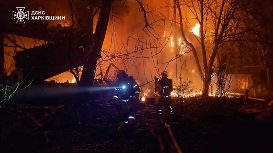 Suasana pasca serangan pesawat nirawak Rusia, di tengah serangan Rusia terhadap Ukraina, di Kharkiv, Ukraina, Rabu (11/6/2025). (THE KHARKIV REGION/Handout via REUTERS) Suasana pasca serangan pesawat nirawak Rusia, di tengah serangan Rusia terhadap Ukraina, di Kharkiv, Ukraina, Rabu (11/6/2025). (THE KHARKIV REGION/Handout via REUTERS)