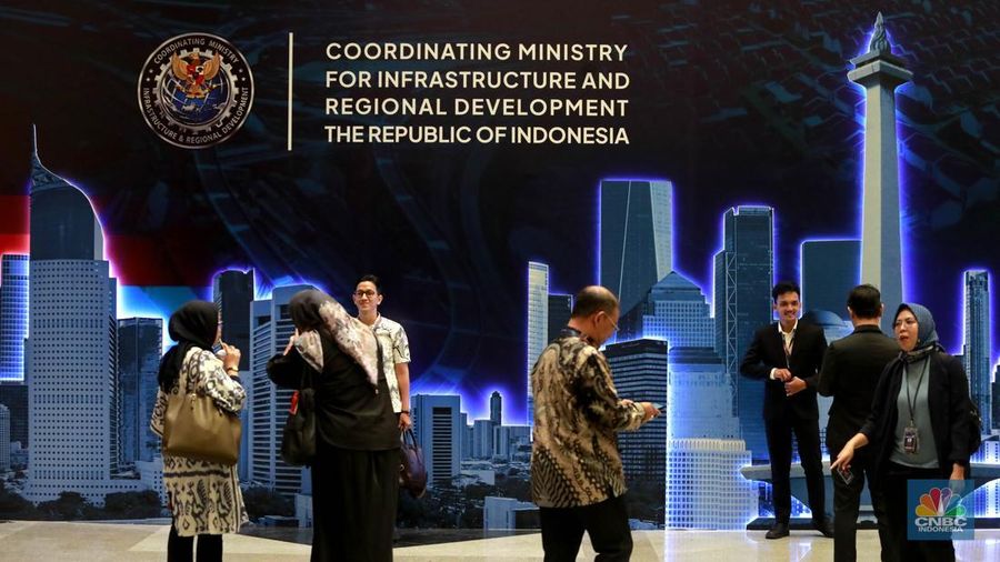 (kiri-kanan) Wakil Menteri Perumahan dan Kawasan Pemukiman (PKP) Fahri Hamzah, Menteri Pekerja Umum Dody Hanggodo, Menteri Koordinator Bidang Infrastruktur dan Pembangunan Kewilayahan (Menko IPK), Agus Harimurti Yudhoyono, Menteri Transmigrasi Muhammad Iftitah Sulaiman, dan Wakil Menteri Agraria dan Tata Ruang, Ossy Dermawan saat membuka seremonial International Conference on Infrastructure/ICI 2025, di JICC, Jakarta, Rabu (11/6/2025). (kiri-kanan) Wakil Menteri Perumahan dan Kawasan Pemukiman (PKP) Fahri Hamzah, Menteri Pekerja Umum Dody Hanggodo, Menteri Koordinator Bidang Infrastruktur dan Pembangunan Kewilayahan (Menko IPK), Agus Harimurti Yudhoyono, Menteri Transmigrasi Muhammad Iftitah Sulaiman, dan Wakil Menteri Agraria dan Tata Ruang, Ossy Dermawan saat membuka seremonial International Conference on Infrastructure/ICI 2025, di JICC, Jakarta, Rabu (11/6/2025). (CNBC Indonesia/Muhammad Sabki)