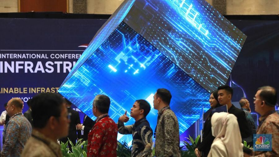 (kiri-kanan) Wakil Menteri Perumahan dan Kawasan Pemukiman (PKP) Fahri Hamzah, Menteri Pekerja Umum Dody Hanggodo, Menteri Koordinator Bidang Infrastruktur dan Pembangunan Kewilayahan (Menko IPK), Agus Harimurti Yudhoyono, Menteri Transmigrasi Muhammad Iftitah Sulaiman, dan Wakil Menteri Agraria dan Tata Ruang, Ossy Dermawan saat membuka seremonial International Conference on Infrastructure/ICI 2025, di JICC, Jakarta, Rabu (11/6/2025). (CNBC Indonesia/Muhammad Sabki)
